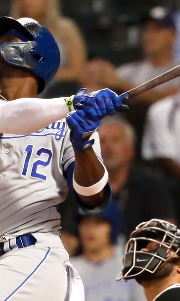 Royals hit five homers, defeat White Sox 8-6